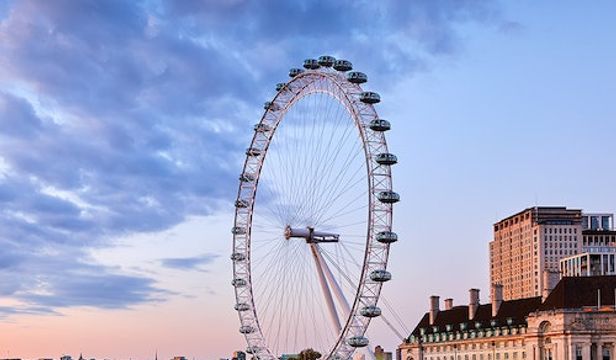 Breathtaking sunset view of Thames River and Ferris Wheel, creating a picturesque scene of London's beauty and tranquility.